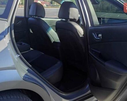 Сірий Хендай Kona, об'ємом двигуна 0 л та пробігом 71 тис. км за 17500 $, фото 7 на Automoto.ua