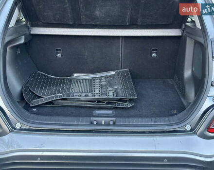 Серый Хендай Kona, объемом двигателя 0 л и пробегом 126 тыс. км за 17300 $, фото 36 на Automoto.ua