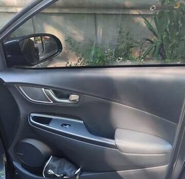 Серый Хендай Kona, объемом двигателя 0 л и пробегом 105 тыс. км за 17999 $, фото 23 на Automoto.ua