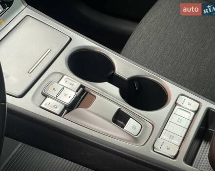 Серый Хендай Kona, объемом двигателя 0 л и пробегом 54 тыс. км за 17500 $, фото 10 на Automoto.ua