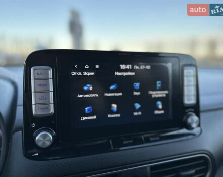 Серый Хендай Kona, объемом двигателя 0 л и пробегом 126 тыс. км за 17300 $, фото 96 на Automoto.ua