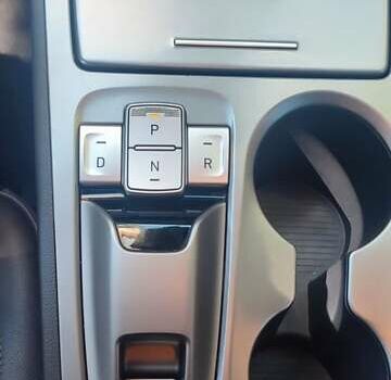 Серый Хендай Kona, объемом двигателя 0 л и пробегом 105 тыс. км за 17999 $, фото 26 на Automoto.ua