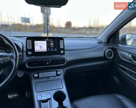 Серый Хендай Kona, объемом двигателя 0 л и пробегом 126 тыс. км за 17300 $, фото 79 на Automoto.ua