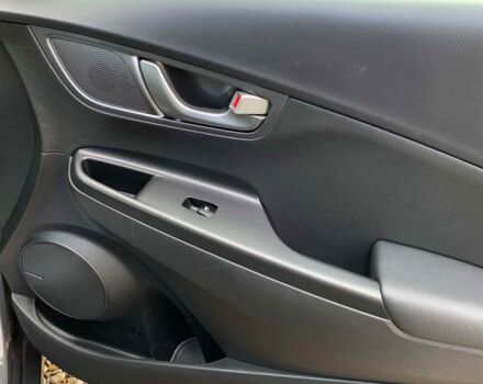 Серый Хендай Kona, объемом двигателя 64 л и пробегом 119 тыс. км за 17900 $, фото 18 на Automoto.ua