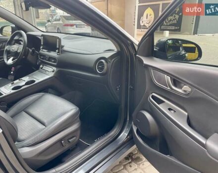 Сірий Хендай Kona, об'ємом двигуна 0 л та пробігом 92 тис. км за 17900 $, фото 4 на Automoto.ua