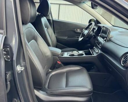 Сірий Хендай Kona, об'ємом двигуна 0 л та пробігом 71 тис. км за 17700 $, фото 65 на Automoto.ua