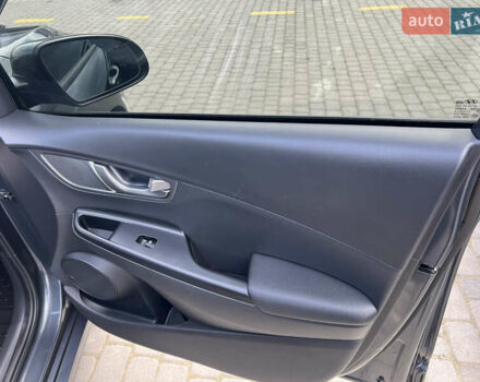 Серый Хендай Kona, объемом двигателя 0 л и пробегом 96 тыс. км за 17300 $, фото 10 на Automoto.ua