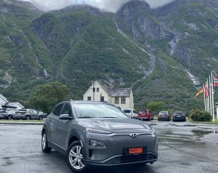 Серый Хендай Kona, объемом двигателя 0 л и пробегом 107 тыс. км за 16600 $, фото 5 на Automoto.ua