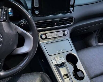 Серый Хендай Kona, объемом двигателя 0 л и пробегом 194 тыс. км за 15800 $, фото 15 на Automoto.ua