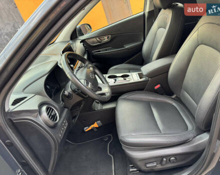 Серый Хендай Kona, объемом двигателя 0 л и пробегом 65 тыс. км за 16399 $, фото 14 на Automoto.ua
