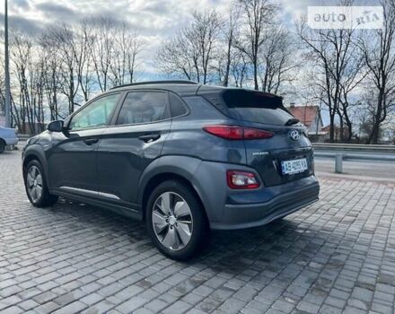 Сірий Хендай Kona, об'ємом двигуна 0 л та пробігом 105 тис. км за 18300 $, фото 6 на Automoto.ua