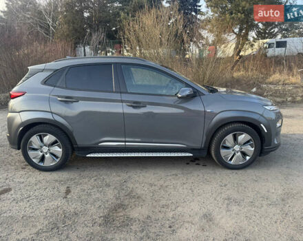 Серый Хендай Kona, объемом двигателя 0 л и пробегом 92 тыс. км за 15900 $, фото 4 на Automoto.ua