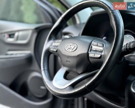 Серый Хендай Kona, объемом двигателя 0 л и пробегом 96 тыс. км за 17200 $, фото 53 на Automoto.ua