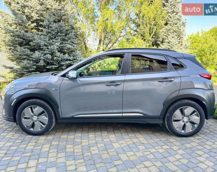 Серый Хендай Kona, объемом двигателя 0 л и пробегом 123 тыс. км за 16000 $, фото 7 на Automoto.ua