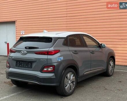 Серый Хендай Kona, объемом двигателя 0 л и пробегом 54 тыс. км за 17500 $, фото 4 на Automoto.ua