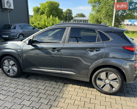 Серый Хендай Kona, объемом двигателя 0 л и пробегом 96 тыс. км за 17300 $, фото 2 на Automoto.ua