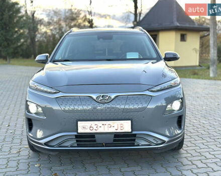 Серый Хендай Kona, объемом двигателя 0 л и пробегом 126 тыс. км за 17300 $, фото 1 на Automoto.ua