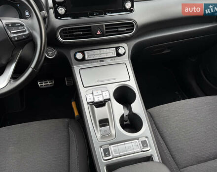 Серый Хендай Kona, объемом двигателя 0 л и пробегом 127 тыс. км за 17650 $, фото 38 на Automoto.ua