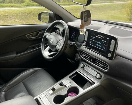Сірий Хендай Kona, об'ємом двигуна 0 л та пробігом 109 тис. км за 17000 $, фото 5 на Automoto.ua