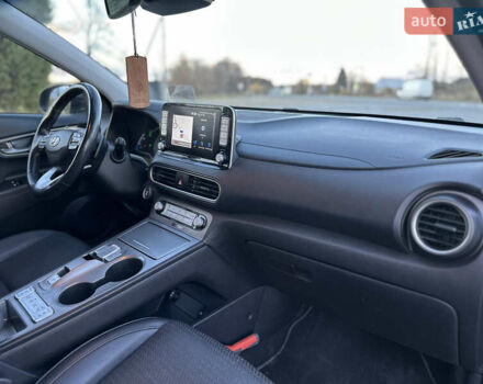 Серый Хендай Kona, объемом двигателя 0 л и пробегом 126 тыс. км за 17300 $, фото 76 на Automoto.ua