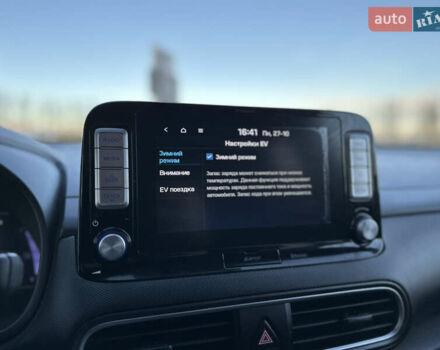 Серый Хендай Kona, объемом двигателя 0 л и пробегом 126 тыс. км за 17300 $, фото 92 на Automoto.ua