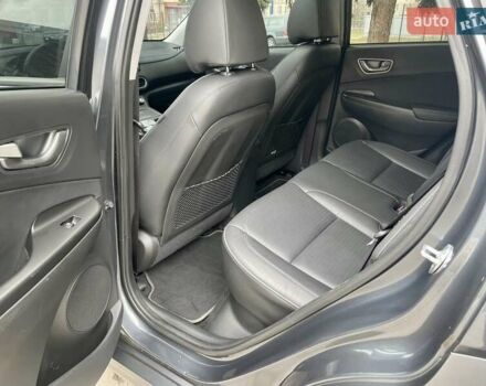 Сірий Хендай Kona, об'ємом двигуна 0 л та пробігом 92 тис. км за 17900 $, фото 6 на Automoto.ua