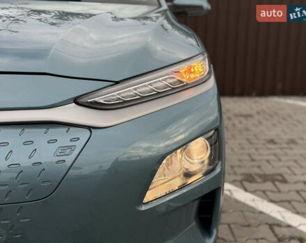 Серый Хендай Kona, объемом двигателя 0 л и пробегом 127 тыс. км за 17650 $, фото 7 на Automoto.ua