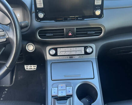 Серый Хендай Kona, объемом двигателя 0 л и пробегом 92 тыс. км за 15900 $, фото 15 на Automoto.ua
