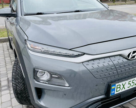 Серый Хендай Kona, объемом двигателя 0 л и пробегом 103 тыс. км за 17999 $, фото 2 на Automoto.ua