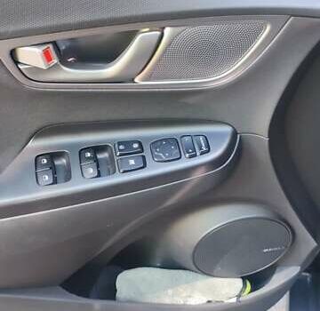 Серый Хендай Kona, объемом двигателя 0 л и пробегом 105 тыс. км за 17999 $, фото 18 на Automoto.ua