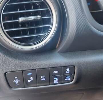 Серый Хендай Kona, объемом двигателя 0 л и пробегом 105 тыс. км за 17999 $, фото 19 на Automoto.ua