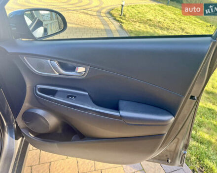 Серый Хендай Kona, объемом двигателя 0 л и пробегом 95 тыс. км за 17500 $, фото 49 на Automoto.ua