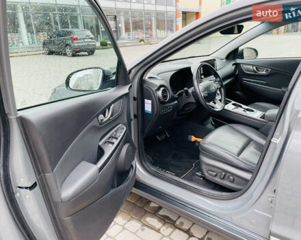Сірий Хендай Kona, об'ємом двигуна 0 л та пробігом 103 тис. км за 17220 $, фото 10 на Automoto.ua