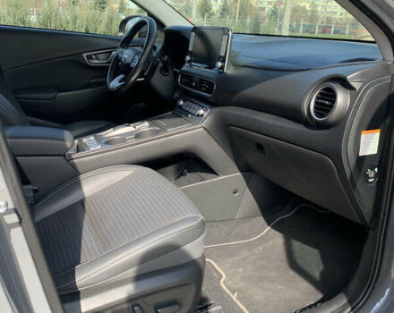 Сірий Хендай Kona, об'ємом двигуна 0 л та пробігом 82 тис. км за 16900 $, фото 11 на Automoto.ua