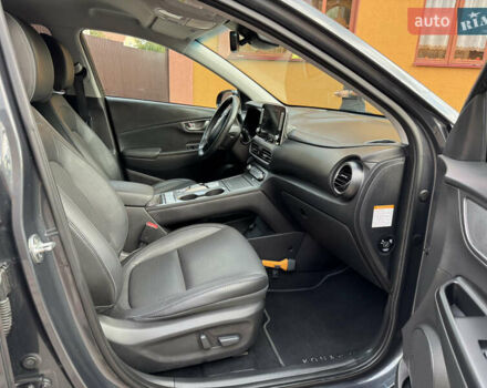 Серый Хендай Kona, объемом двигателя 0 л и пробегом 65 тыс. км за 16399 $, фото 63 на Automoto.ua