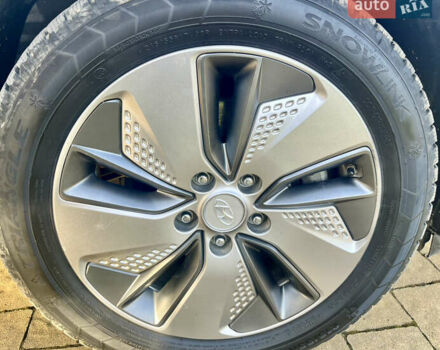 Серый Хендай Kona, объемом двигателя 0 л и пробегом 95 тыс. км за 17500 $, фото 41 на Automoto.ua