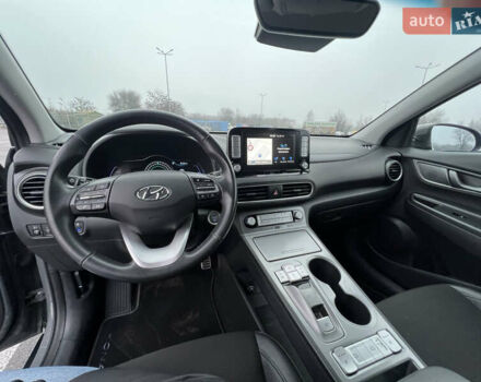 Серый Хендай Kona, объемом двигателя 0 л и пробегом 131 тыс. км за 16500 $, фото 16 на Automoto.ua