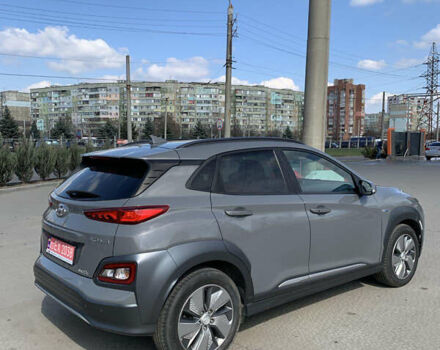 Сірий Хендай Kona, об'ємом двигуна 0 л та пробігом 82 тис. км за 16900 $, фото 4 на Automoto.ua