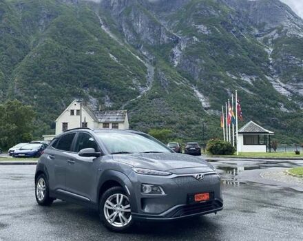 Серый Хендай Kona, объемом двигателя 0 л и пробегом 107 тыс. км за 16600 $, фото 4 на Automoto.ua