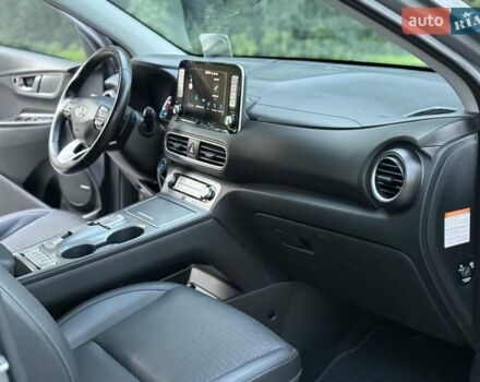 Серый Хендай Kona, объемом двигателя 0 л и пробегом 96 тыс. км за 17200 $, фото 50 на Automoto.ua