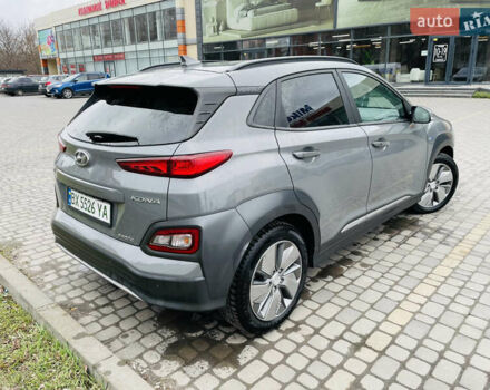 Серый Хендай Kona, объемом двигателя 0 л и пробегом 103 тыс. км за 17999 $, фото 7 на Automoto.ua