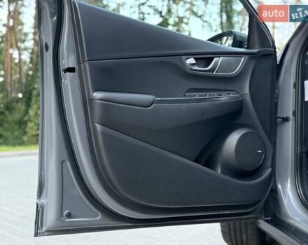 Серый Хендай Kona, объемом двигателя 0 л и пробегом 96 тыс. км за 17200 $, фото 38 на Automoto.ua