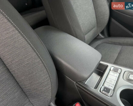 Серый Хендай Kona, объемом двигателя 0 л и пробегом 127 тыс. км за 17650 $, фото 33 на Automoto.ua