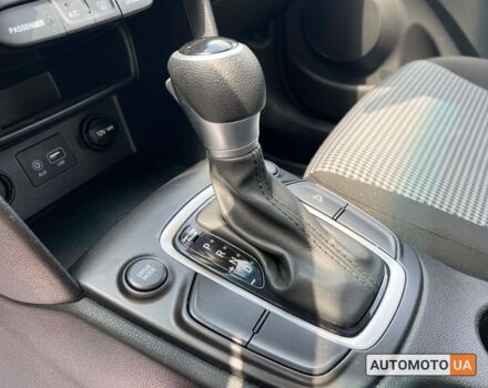 Серый Хендай Kona, объемом двигателя 2 л и пробегом 106 тыс. км за 17600 $, фото 15 на Automoto.ua