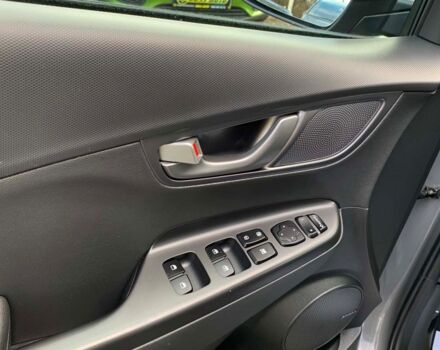 Серый Хендай Kona, объемом двигателя 64 л и пробегом 119 тыс. км за 17900 $, фото 6 на Automoto.ua