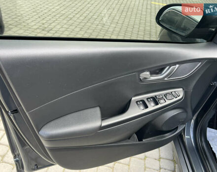 Серый Хендай Kona, объемом двигателя 0 л и пробегом 96 тыс. км за 17300 $, фото 7 на Automoto.ua