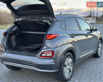 Серый Хендай Kona, объемом двигателя 0 л и пробегом 126 тыс. км за 17300 $, фото 42 на Automoto.ua