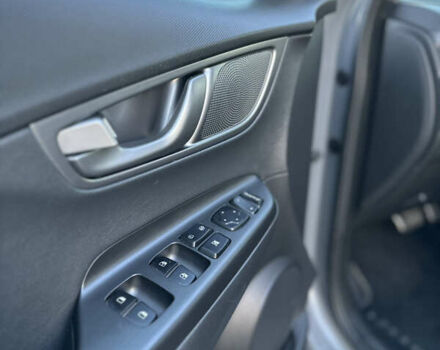 Серый Хендай Kona, объемом двигателя 0 л и пробегом 126 тыс. км за 17300 $, фото 45 на Automoto.ua