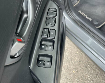 Сірий Хендай Kona, об'ємом двигуна 0 л та пробігом 109 тис. км за 17000 $, фото 9 на Automoto.ua