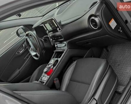 Сірий Хендай Kona, об'ємом двигуна 0 л та пробігом 71 тис. км за 17500 $, фото 8 на Automoto.ua